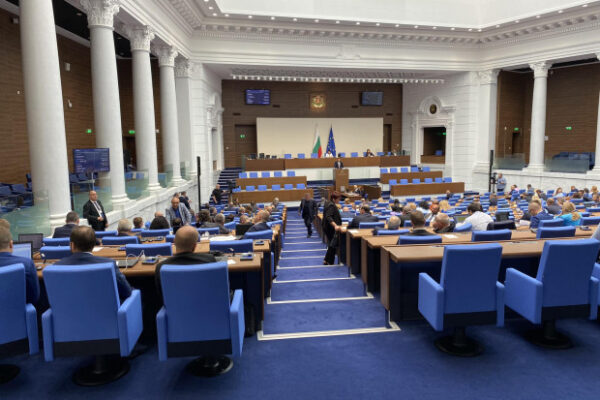 На първо четене: Парламентът прие заседанията на общинските съвети да се излъчват онлайн