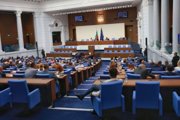 Парламентът решава да отложи ли с година прекратяването на дерогацията на “Лукойл”