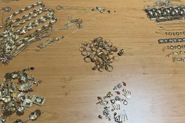 На българско-турската граница задържаха мъжа, превозвал златни накити