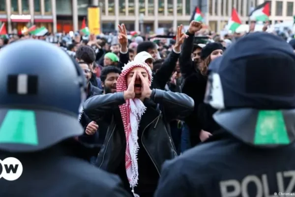 МВнР предупреждава българите в Германия, Франция и Белгия да избягват масови събрания на хора