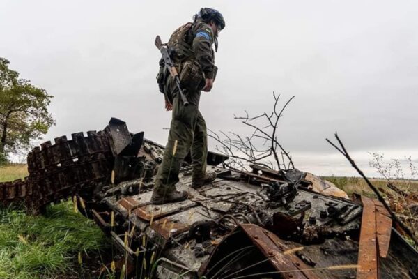 Русия “е принудена да промени тактиката си” в ключов град след “тежки загуби”