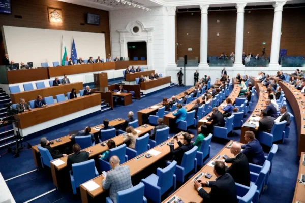 “Възраждане”, “БСП за България” и ГЕРБ представиха новите депутати в парламента 
