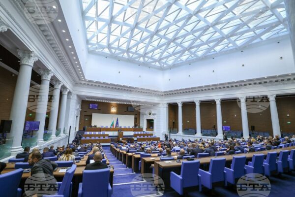 Депутатите дебатират днес по втория вот на недоверие към кабинета “Денков”