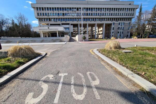 МВнР позволи на самолета на Лавров да прелети през България