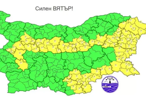 Жълт код в 14 области за силен вятър, ще прехвърча и сняг 