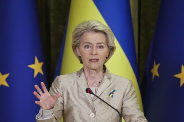 Урсула фон дер Лайен в Киев: Цяла Европа ви дължи огромна благодарност