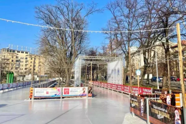 Зимно веселие: Безплатно посещение на ледената пързалка в комплекса “Възраждане” за деца и ученици