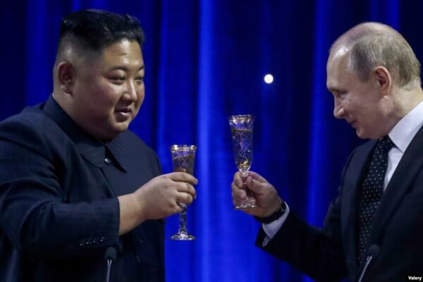 Сътрудничеството между двамата световни изгнаници се засилва: Русия получава ракети от КНДР и шантажира Запада с  ядрени оръжия 