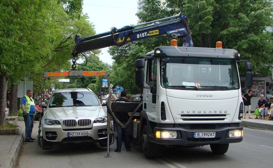 Извънредни проблеми с обслужването на паркингите във Варна: Неработещи ‘паяци’ за репатриране на коли и изтичане на договори за ремонт.