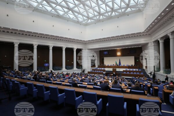Депутатите ще разгледат изказванията на министър-председателя и министъра на отбраната за посещението в Украйна и предложеното двустранно споразумение за сигурност.