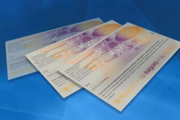 Електронни ваучери вече са на разположение: Какви възможности предоставя новата пластика 