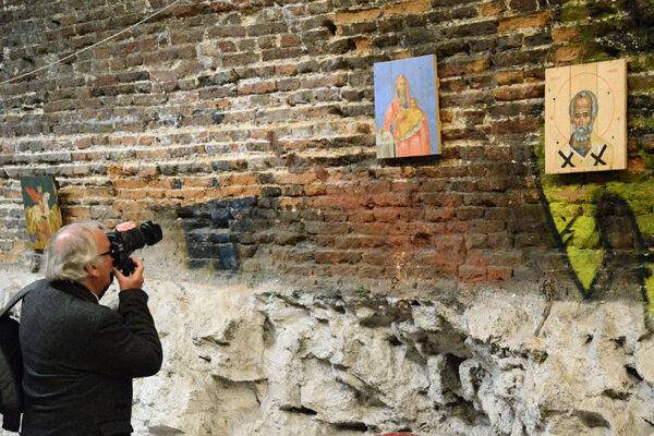 Варненска галерия представя: Изкуство от Украйна върху сандъци за боеприпаси