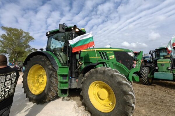 Протестите на земеделците ще продължат и днес: Къде ще бъде ограничено движението