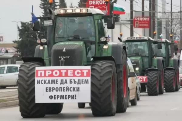 Земеделците стартират безсрочни протести след отхвърляне на правителствените предложения за подпомагане.