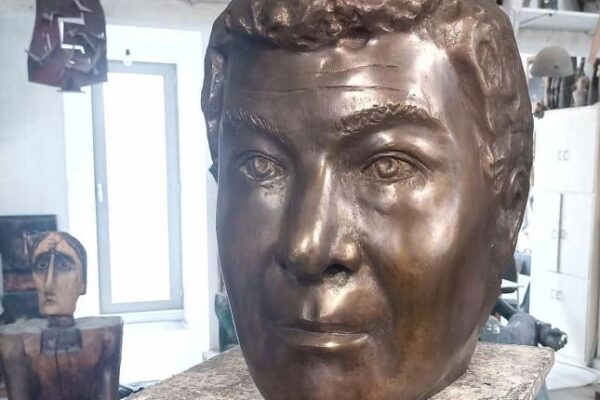 Мемориален знак, създаден от варненски скулптор, ще стане подарък на община в Унгария 