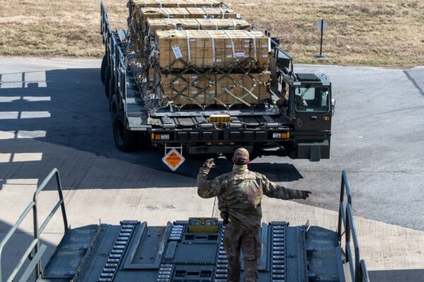 Нова надежда: САЩ одобри дългоочаквания голям пакет от помощи за Украйна 
