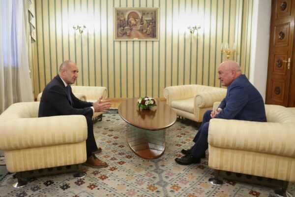 Димитър Главчев има пет дни да състави служебното правителство.