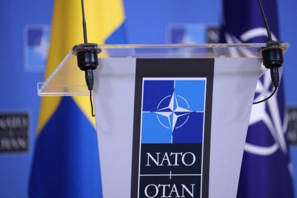 Засилва се защитата на украинското небе: НАТО е в готовност да помогне на Киив 
