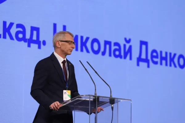 Министър-председателят Николай Денков отговаря на въпроси на граждани и медии в пряко излъчване във Фейсбук.
