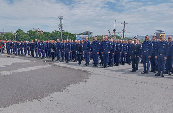 Във Варна положиха клетва 105 млади полицаи