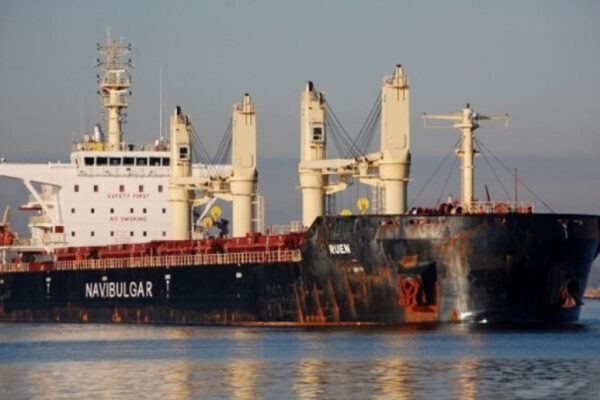 Във Варна пристигна корабът, заловен от пиратите край Йемен миналата година 