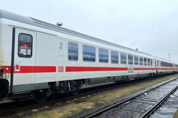 Германия изпраща 20 модернизирани влакови вагони: Подробности от министър Гвоздейков