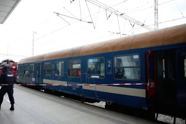 Горя бързият влак Бургас — София: Евакуираха 80 пътници, няма пострадали