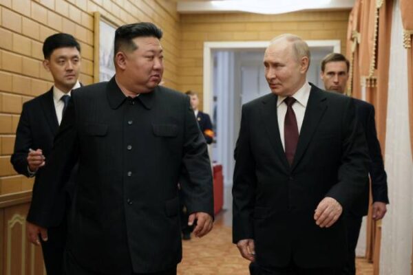 Путин в Северна Корея: Заради какво псевдопрезидентът на РФ дойде да се “поклони” на друг диктатор