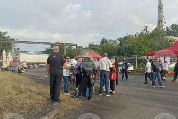 Жителите на Обручище отново на протест за ремонт на пътя Гълъбово-Обручище.