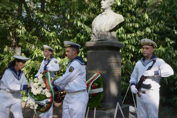 Варна отбеляза 187-та годишнина от рождението на Васил Левски с тържествена церемония и военен парад
