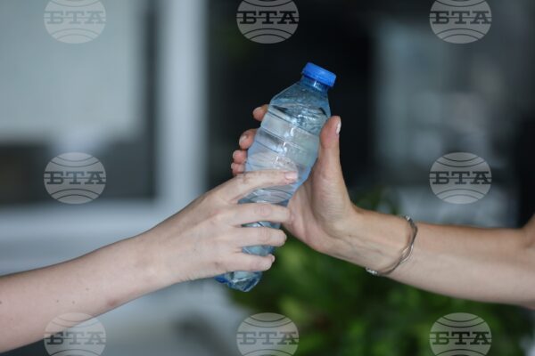 Доброволци на БЧК ще раздават безплатно вода в жегите.