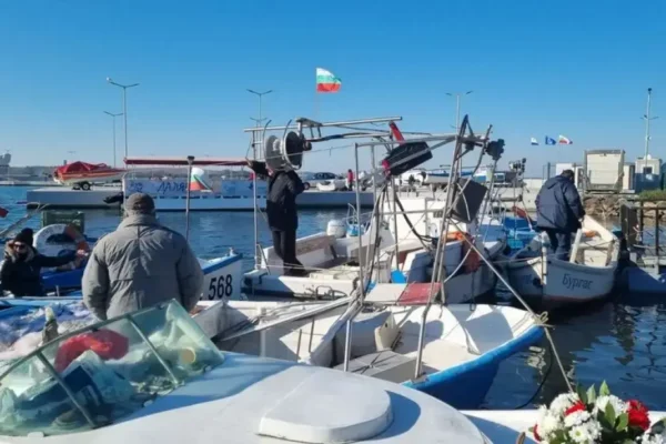 Горещото време и затоплянето на водата в Черно море предизвикват промени в риболова и екосистемата.