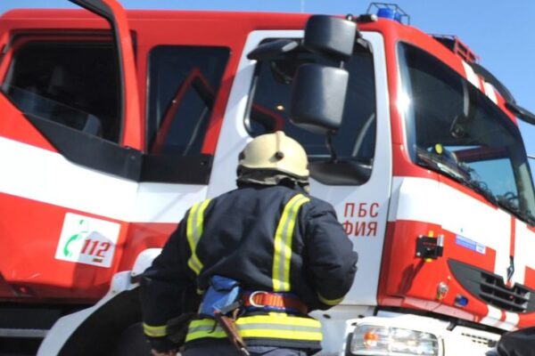 Български екипи помагат в гасенето на пожарите в Гърция.