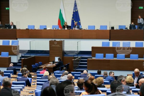 Служебният премиер и министри ще отговарят на въпроси в парламентарния контрол.