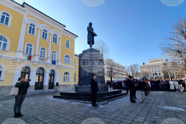 Националната Априловска гимназия: 190 години в служба на просветата и културата.