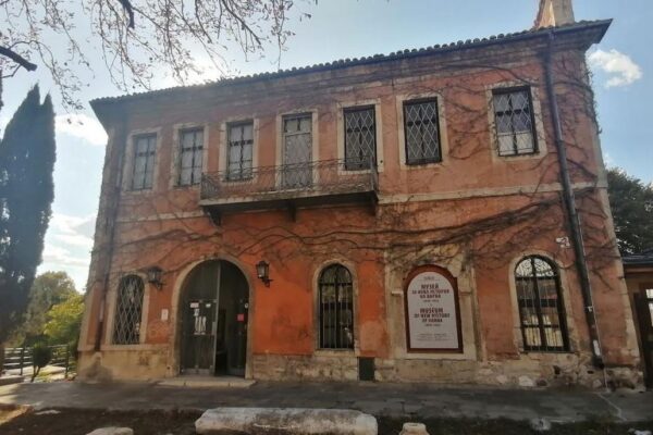 Наследниците на Ташко Костов даряват исторически артефакти на варненския музей