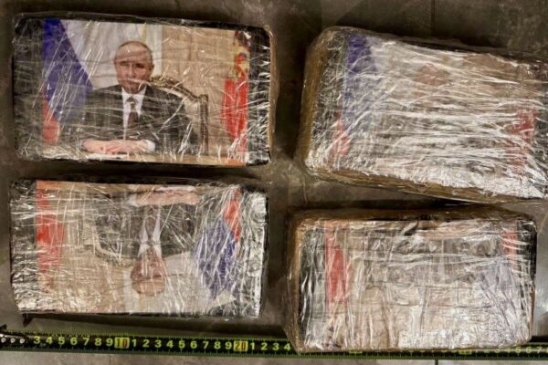 Задържаха мъж с четири килограма кокаин в София – пакетите с лика на Путин