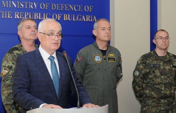Приемане на първия F-16 Block 70 в българските ВВС: Технически проверки и подготовка за оперативна готовност.