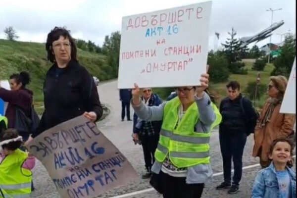 Жители на Омуртаг блокираха пътя София – Варна заради продължаващи проблеми с водата