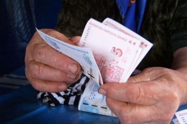 Започна раздаването на майските пенсии – банковите преводи вече са извършени
