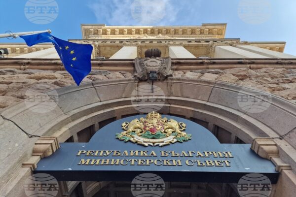 Правителството ще разгледа важни решения за образование, транспорт и международни отношения на днешното си заседание.