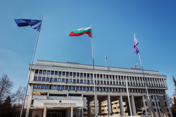 Обновени указания за пътуване: Как българските граждани могат да напуснат Иран и Израел