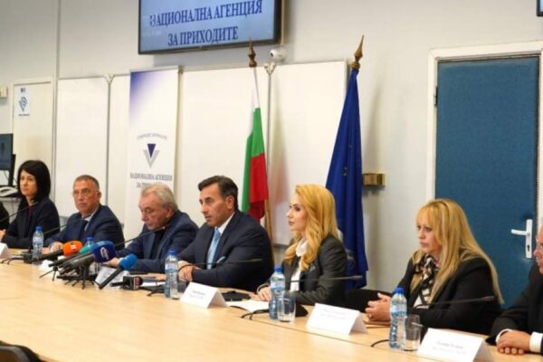 Държавата засилва контрола върху търговците преди преминаването към евро
