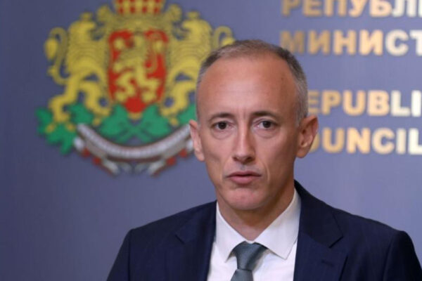 Обучението за медицински сестри и акушерки става безплатно, приемът по икономика – с матура по математика