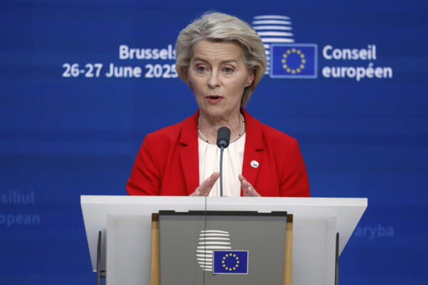 България получава зелена светлина за въвеждане на еврото от 2026 г., ЕС удължава санкциите срещу Русия.