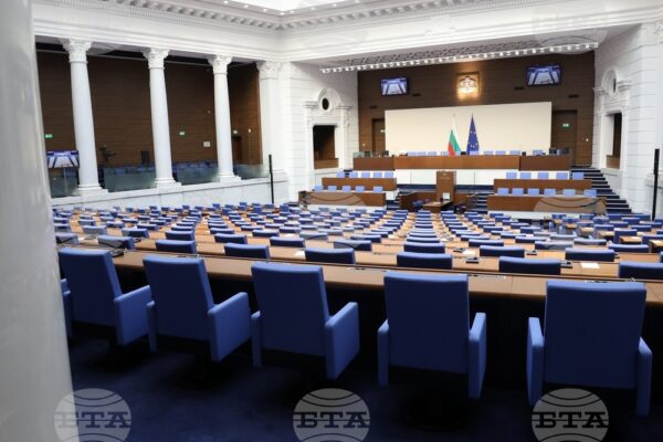 Проектопрограма на Народното събрание: Прекратяване на правомощията на член на Комисията за публичен надзор над регистрираните одитори и други важни точки.
