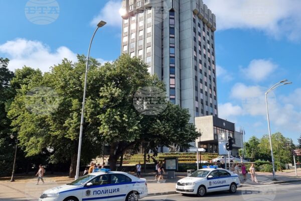 Заповед за полицейско задържане на кмета на Варна предизвиква правен спор.