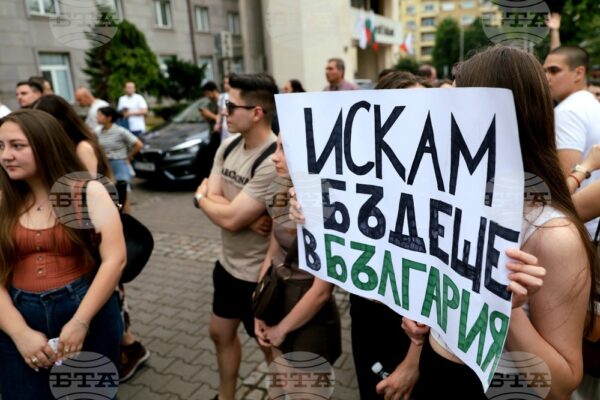 Комисията по здравеопазване ще обсъди законопроект за повишаване на заплатите на младите лекари.