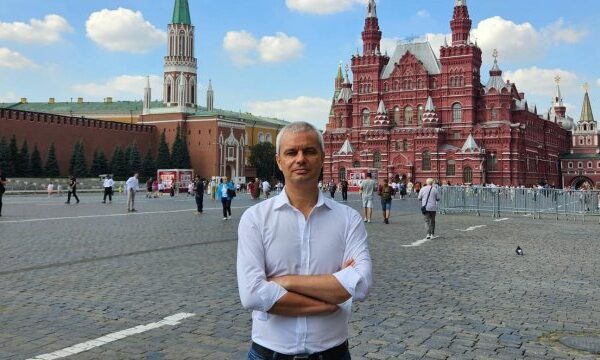 Бъдещето на “Възраждане”: Паралели с “Атака” и политическите амбиции на Костадин Костадинов.