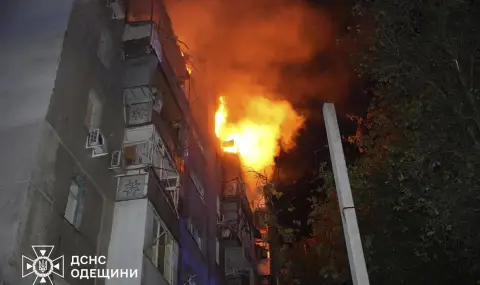 Масирана дронова атака над Одеса: Взривове и черен дим над града